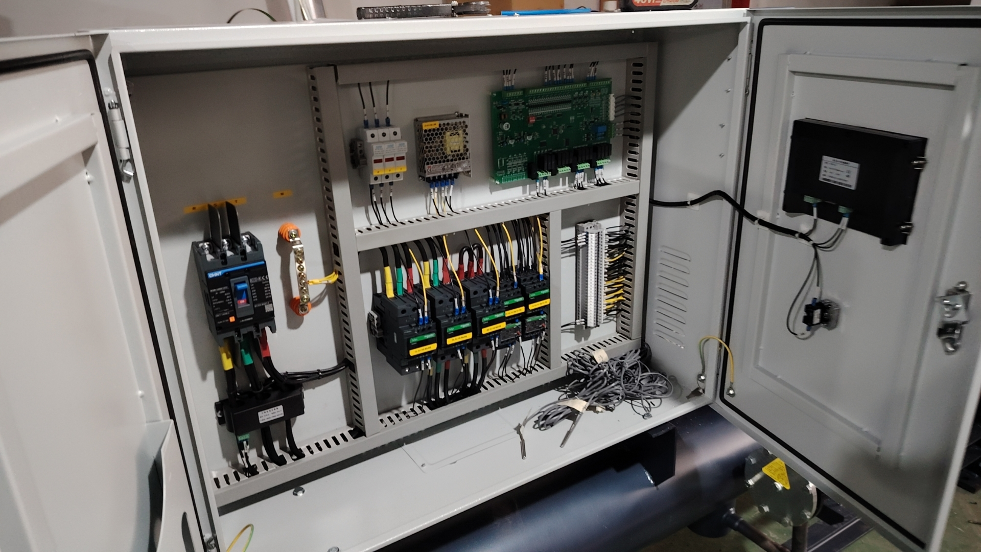 Endüstriyel soğutucuların 3 fazlı 380V 60Hz ve 3 fazlı 380V 50Hz voltajları birbirinin yerine kullanılabilir mi?